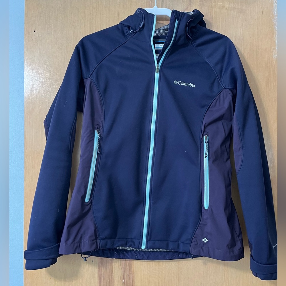 Like New Columbia Shell